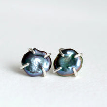 Load image into Gallery viewer, Black Pearl Studs