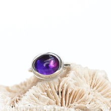 Load image into Gallery viewer, Amethyst Bezel Ring